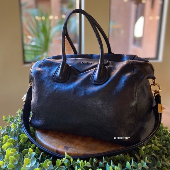 SOLD Givenchy Soft Antigona Shoulder Bag - Picture 2 of 12